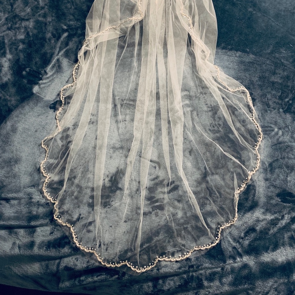 Stunning designer wedding veil w pearls &crystals